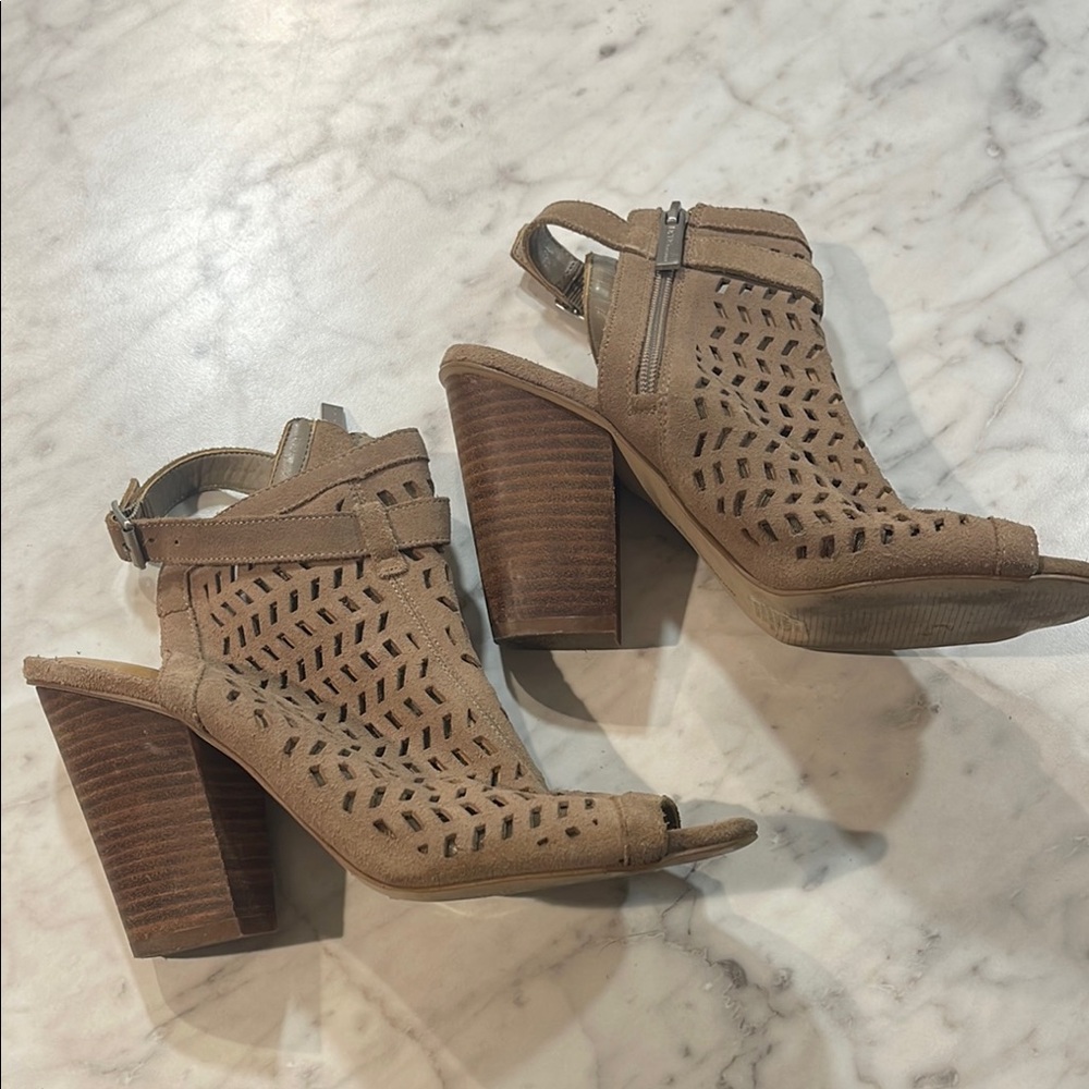 Bcbgeneration 7.5 Stylish Tan Heeled ankle booties eyelet preforated heels READ